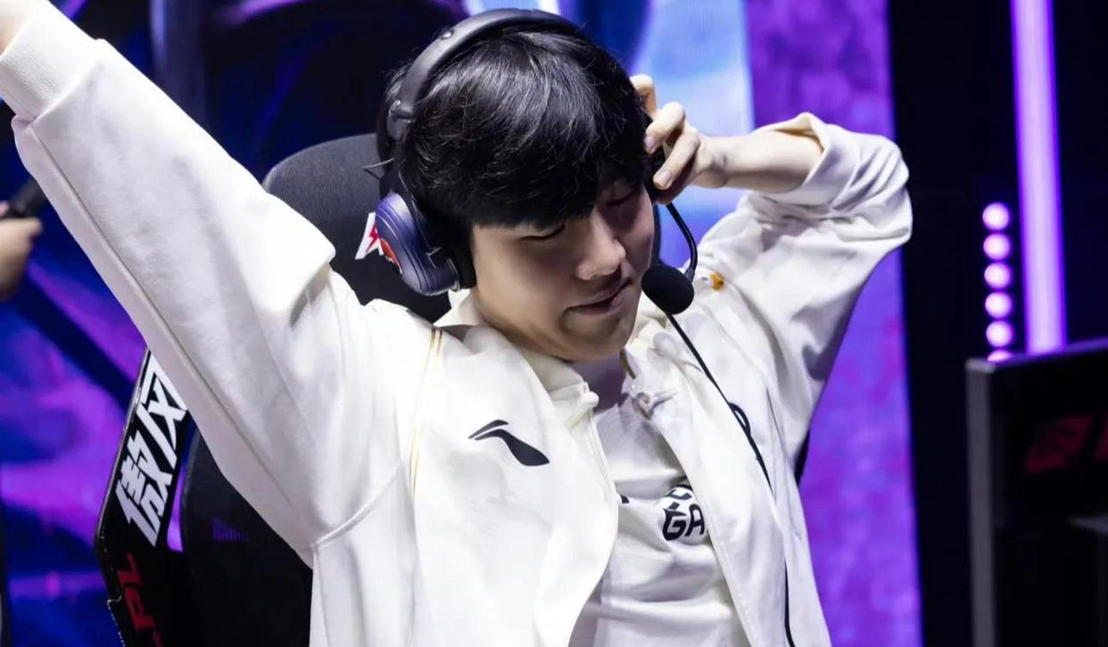 你管theshy叫做新人上单陈书