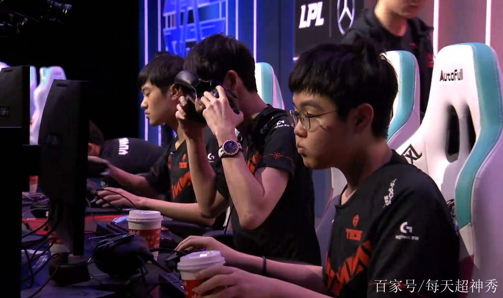 九游官网入口下载-jackeylove仁川回头照片超高清