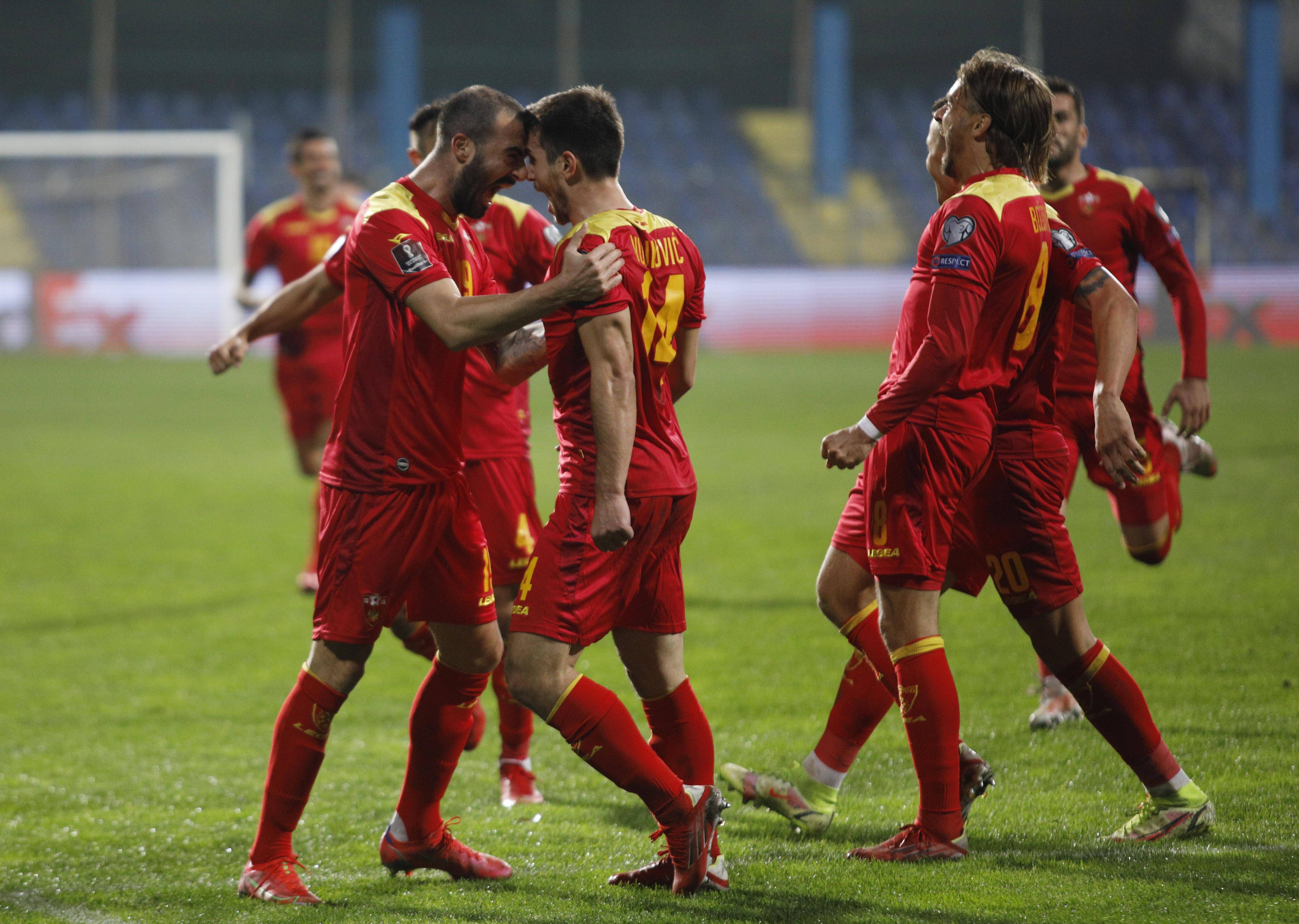 形容团队士气的成语