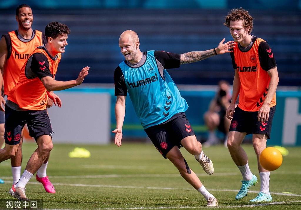 形容团队士气的成语